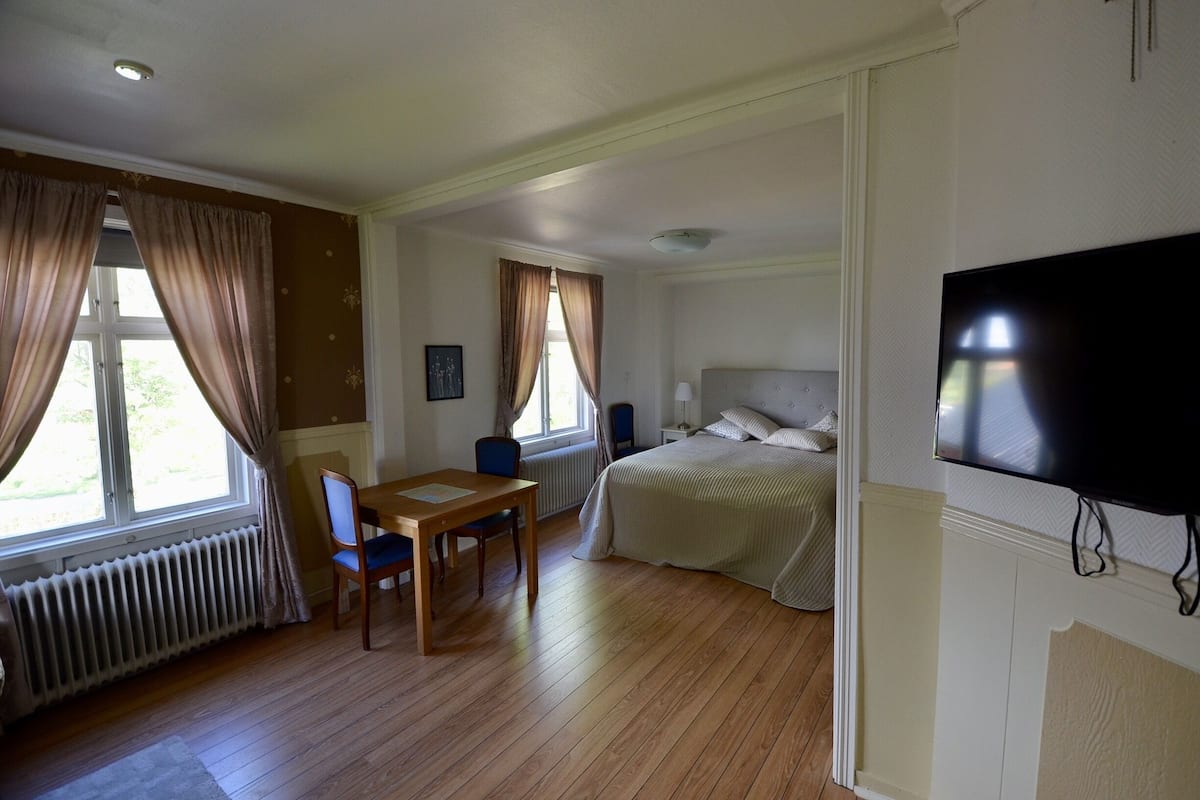 Suíte luxo, 1 cama King, para não fumantes | 1 quarto, roupas de cama antialérgicas, individualmente decorados