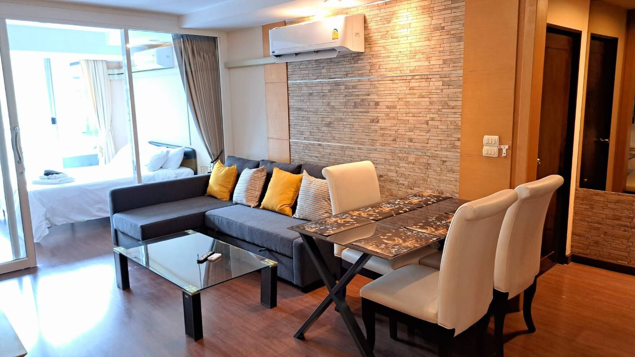 Apartment, 3 Bedrooms, Accessible, Balcony | Interior