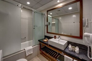 Shower - Standard Studio Apartment (Dubai)