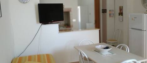 Hus - 1 sovrum - rökare - utsikt mot trädgården | Restauranger