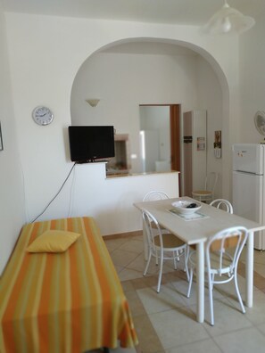 Huis, 1 slaapkamer, roken, uitzicht op tuin | Dineren