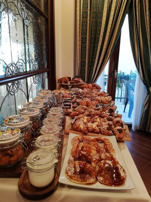 Free daily buffet breakfast - Hotel Petite Fleur (Roccaraso)