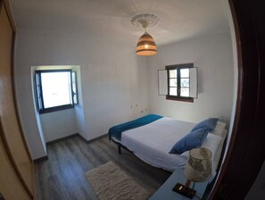 3 soverom, strykejern/-brett, wi-fi (inkludert) og sengetøy