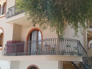 Exterior detail - THE LITTLE HOUSE OF ROSARIO MONDELLO (Palermo)