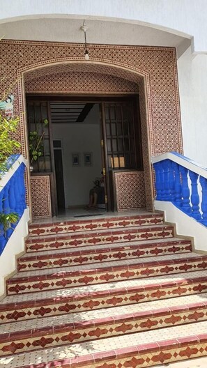 ฝ่ายต้อนรับ