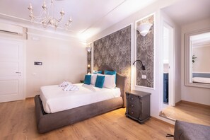Deluxe Room | 1 bedroom, minibar, in-room safe, desk