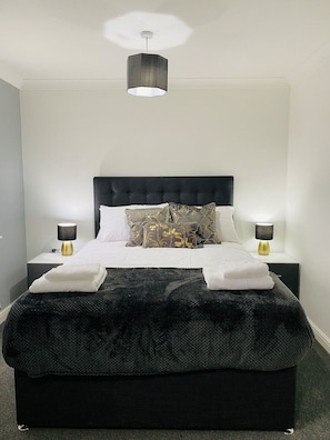 4 bedrooms, desk, iron/ironing board, travel cot