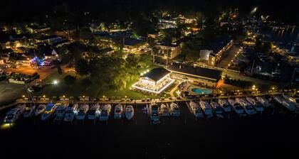 Vera - Modern Dutch Colonial Downtown Saugatuck