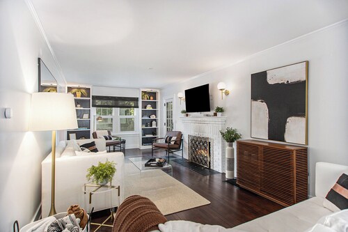 Vera - Modern Dutch Colonial Downtown Saugatuck