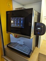 每日供应自助式早餐（每人 EUR 6）