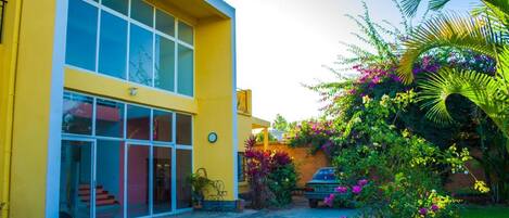 Entrada al alojamiento