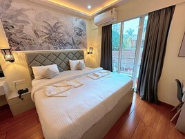 家庭複式房屋, 泳池景 | 房內夾萬、書桌、遮光窗簾/窗簾、熨斗/熨衫板