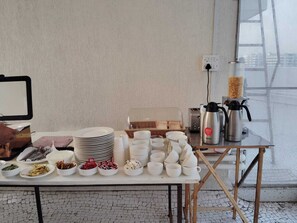 Dagelijks ontbijtbuffet (INR 350 per persoon)
