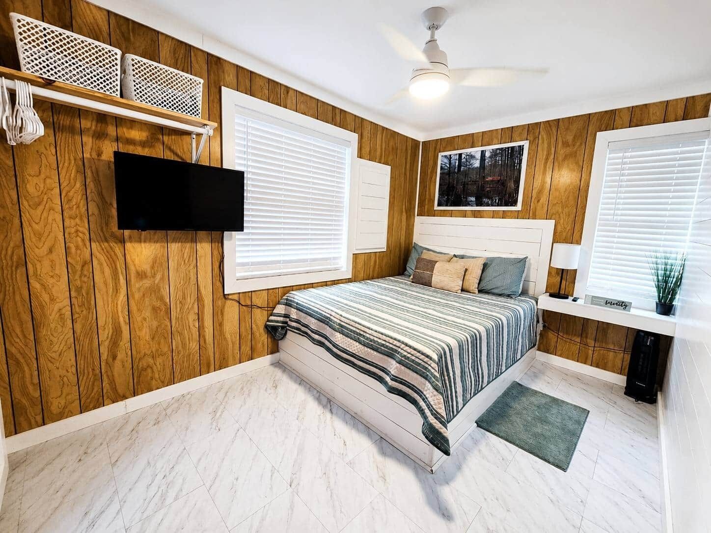 4 bedrooms, iron/ironing board, free WiFi, bed sheets