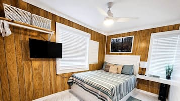 4 bedrooms, iron/ironing board, free WiFi, bed sheets