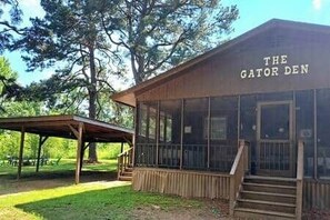 Exterior - The Gator Den at Caddo Lake / Big Lake (Karnack)