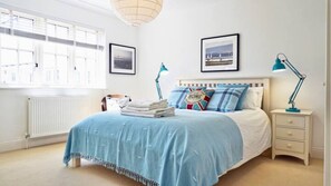 3 bedrooms, iron/ironing board, WiFi, bed sheets