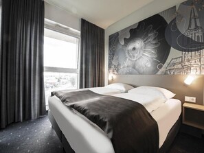 Unclassified image, 5 of 56, button