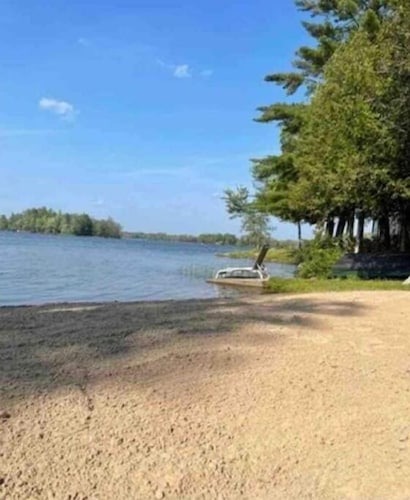 Luxurious Lakefront Cottage