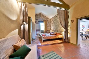 2 soverom, strykejern/-brett, wi-fi (inkludert) og sengetøy