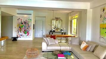 Apartment, 1 Bedroom, Accessible, Smoking | Living area