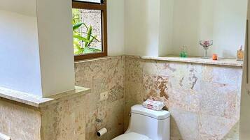 Apartment, 1 Bedroom, Accessible, Smoking | Bathroom