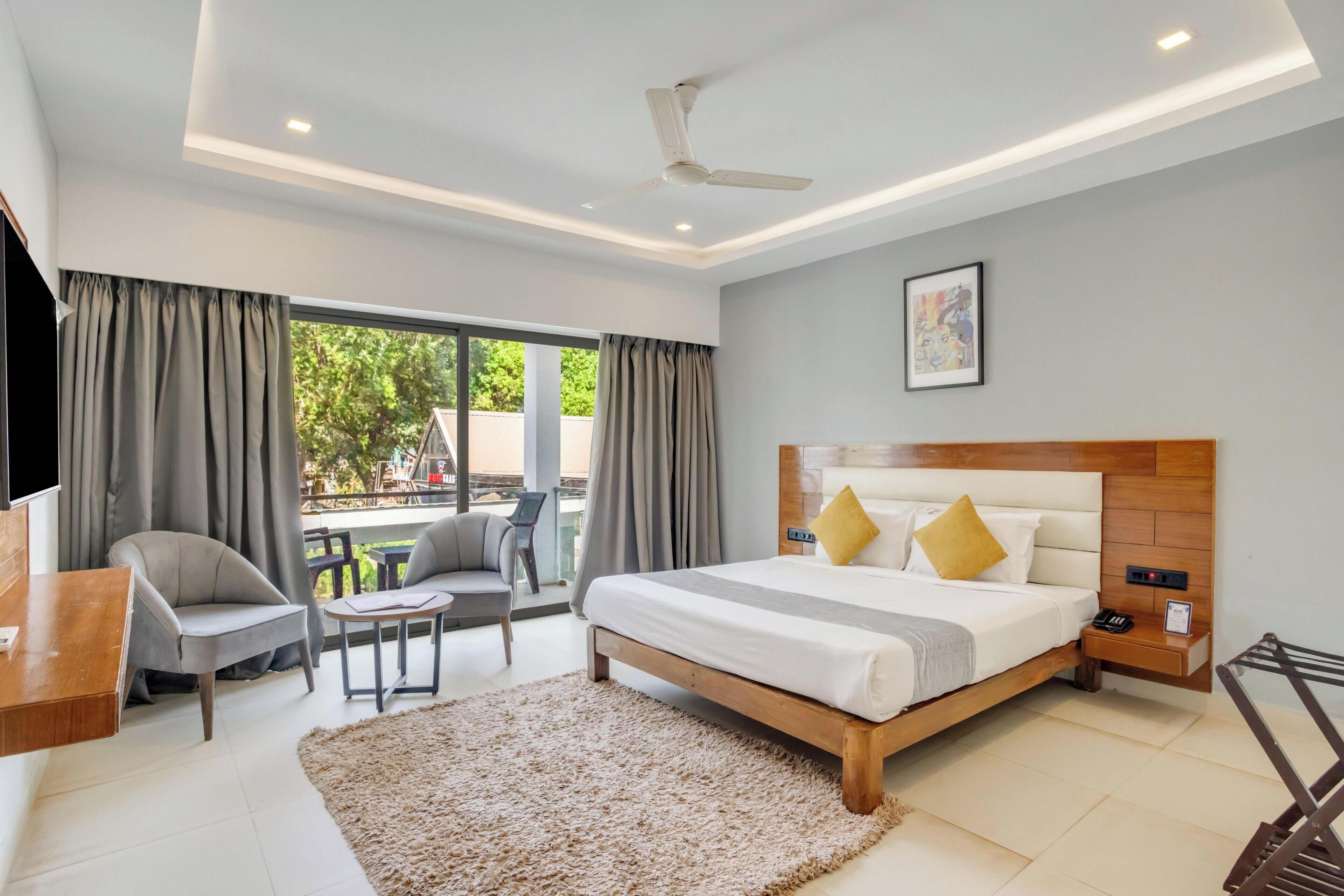 Deluxe Double Room, Balcony | In-room safe, bed sheets