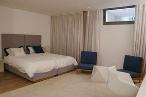 6 bedrooms, desk, free WiFi, bed sheets