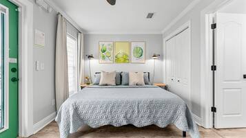 4 bedrooms, desk, iron/ironing board, travel crib