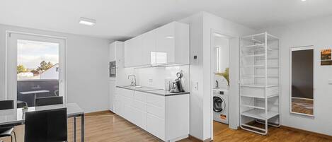 Kühlschrank, Ofen, Herdplatte, Geschirrspüler