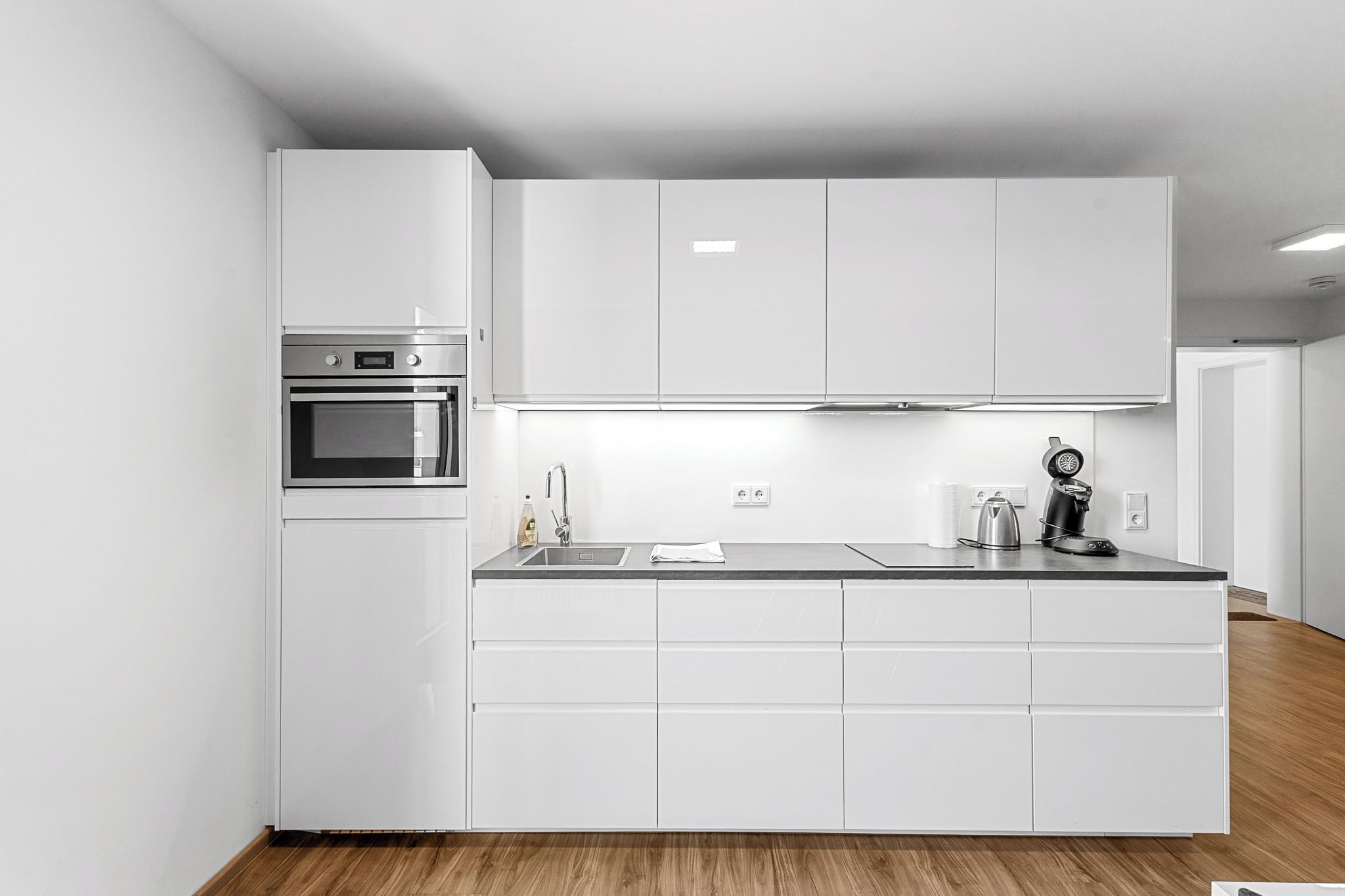 Kühlschrank, Ofen, Herdplatte, Geschirrspüler