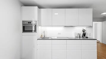 KĂŒhlschrank, Ofen, Herdplatte, GeschirrspĂŒler