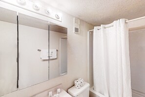 Hair dryer, towels - Oceanfront condo with amazing views, beach access, pool, hot tub, & balcony (Murrells Inlet)