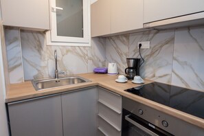 Apartment | Eigene Küche | Großer Kühlschrank, Ofen, Wasserkocher, Toaster