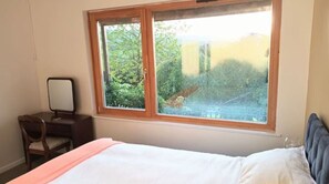 4 bedrooms, iron/ironing board, travel crib, free WiFi