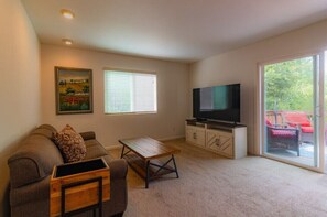 TĂ©lĂ©viseur connectĂ©, lecteur de DVD, Ă©cran dâordinateur