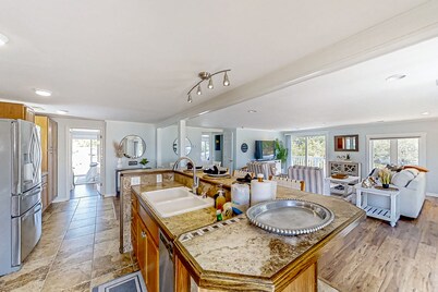 Lands End | House in Murrells Inlet on the marsh front with balcony and grill