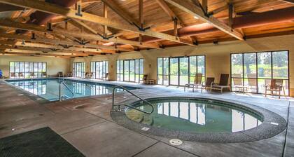 Golf course-view chalet with fireplace, pools, tennis, gym, golf, volleyball