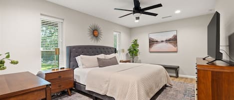 3 bedrooms, desk, iron/ironing board, travel crib
