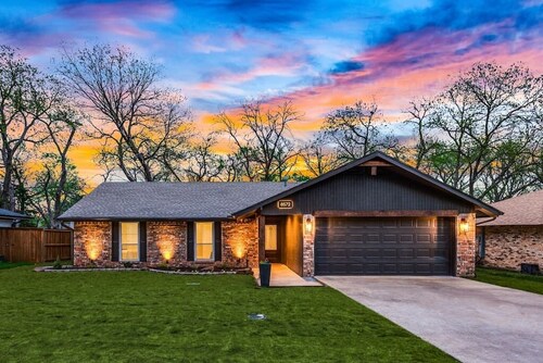 Pecan Grove: Stroll Downtown Frisco