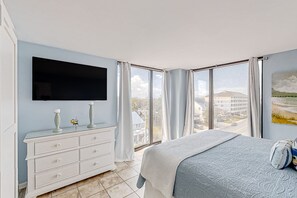 3 bedrooms, iron/ironing board, internet, bed sheets