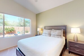 3 bedrooms, iron/ironing board, internet, bed sheets