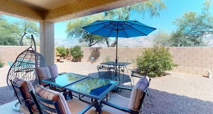 Dog-friendly desert home with mountain views, enclosed yard, grill, W/D, and AC