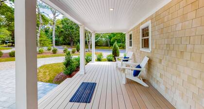 Dog-friendly house in a quiet neighborhood with furnished porch & washer/dryer