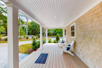 Dog-friendly house in a quiet neighborhood with furnished porch & washer/dryer