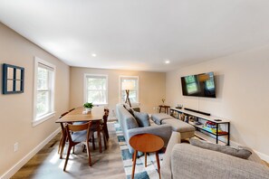 TV, books - Dog-friendly house in a quiet neighborhood with furnished porch & washer/dryer (Cotuit)