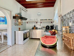 Kühlschrank, Mikrowelle, Ofen, Geschirrspüler