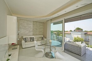 Apartment | 2 bedrooms - La Castellana C89 by Wonderful Italy (Sirmione)