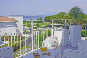 Apartment | 2 bedrooms - La Castellana C89 by Wonderful Italy (Sirmione)
