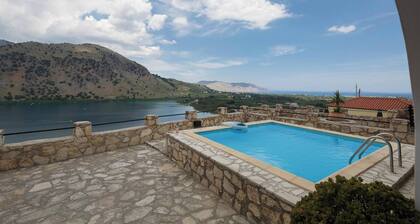 Linda's Villa In Unrivalled Position in Kournas - Amazing View!